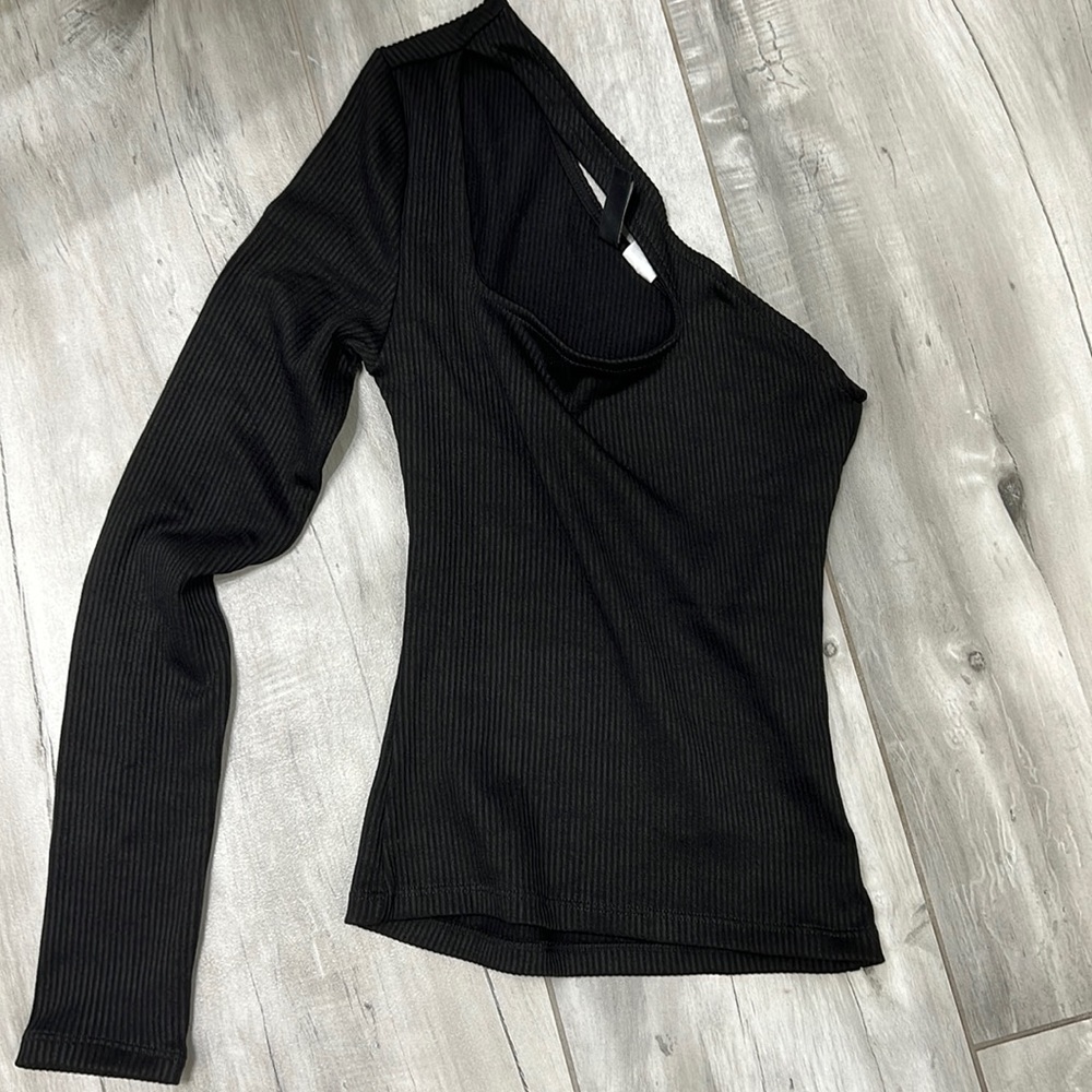 H&M one sleeved top